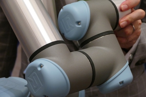 ユニバーサルロボット、新主力製品「e-シリーズ」の説明会を実施　UXを刷新、より幅広い現場で速やかに使えるように