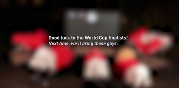 W杯決勝の裏側で4脚ロボット同士がサッカー対決