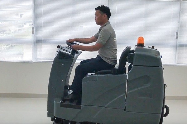 ソフトバンクの自動運転掃除ロボット(大型スクラバー)「RS26」発売！価格は248万円、サービス名は「AI清掃PRO」