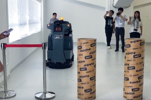 ソフトバンクの自動運転掃除ロボット(大型スクラバー)「RS26」発売！価格は248万円、サービス名は「AI清掃PRO」