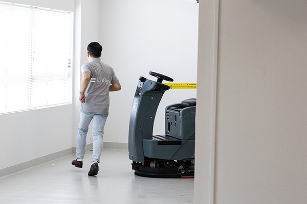 ソフトバンクの自動運転掃除ロボット(大型スクラバー)「RS26」発売！価格は248万円、サービス名は「AI清掃PRO」