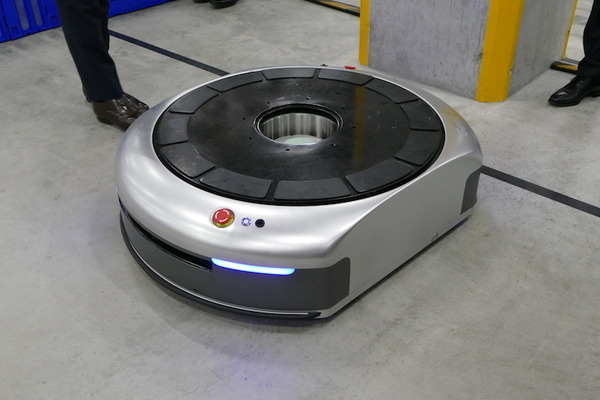 協栄産業とギークプラス、アッカ・インターナショナルの現場で活躍する物流ロボット見学会を開催