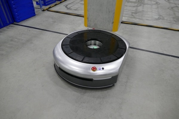 協栄産業とギークプラス、アッカ・インターナショナルの現場で活躍する物流ロボット見学会を開催