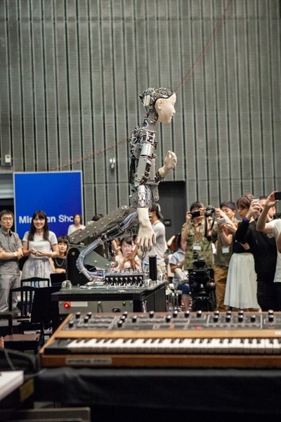 【日本初演】アンドロイドが30名のオーケストラを指揮してオペラを歌う「Scary Beauty」レポート、オルタは深淵の指揮者なのか