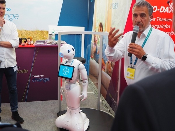 リニューアルしたドイツの「CEBIT」でロボットは？ Pepperやロボットバンドが存在感