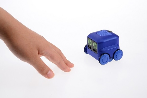 「装甲騎兵ボトムズ」のキュービーが商品紹介！遊びとテクノロジーを凝縮したロボット「ハロー！QB」新発売！タカラトミー