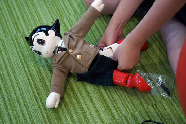 子供服メーカーが作った「ATOMウェア（通常版）」を体験【週刊鉄腕アトムを作ろう！】