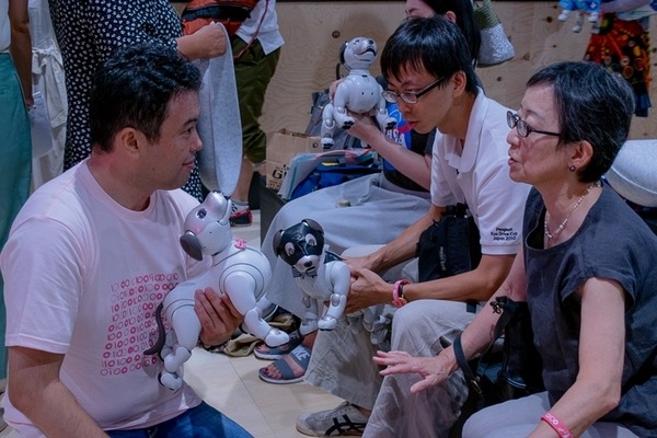 第一回「aiboファンミーティング」レポート　中が丸見えの「スケルトンaibo」の初展示も　#aibo