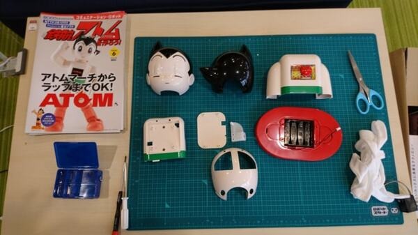 完成間近！ 講談社の「ATOM（アトム）」を68号まで組み立ててみた【週刊 鉄腕アトムを作ろう！】