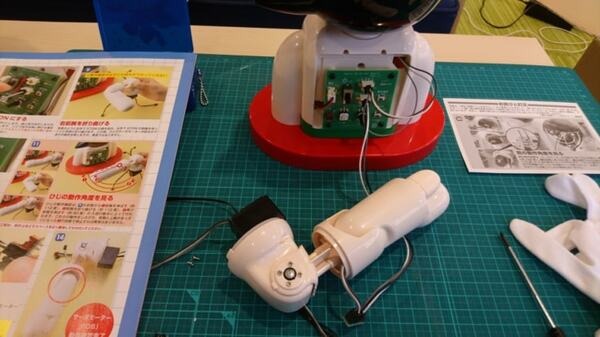 完成間近！ 講談社の「ATOM（アトム）」を68号まで組み立ててみた【週刊 鉄腕アトムを作ろう！】