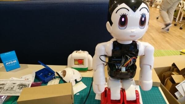 完成間近！ 講談社の「ATOM（アトム）」を68号まで組み立ててみた【週刊 鉄腕アトムを作ろう！】