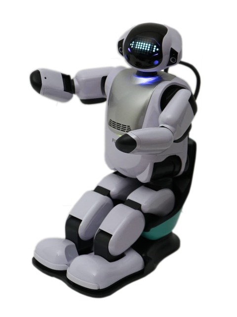 ロボット「PALRO」の個人向けモデルは明日発売、価格は35万円　遠く離れた親との交流を促進