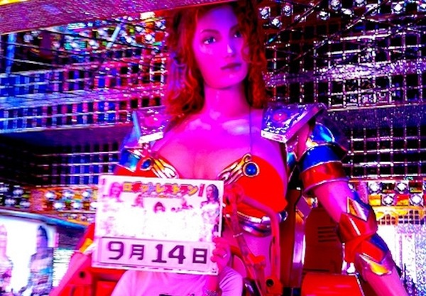 【ロボレス】新宿・歌舞伎町のロボットレストランが主要キャラ「ロボ子」をリニューアル！