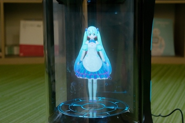 バーチャルホームロボット「Gatebox」で初音ミクのホームライブを体験したぞ！