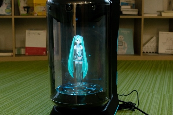 バーチャルホームロボット「Gatebox」で初音ミクのホームライブを体験したぞ！