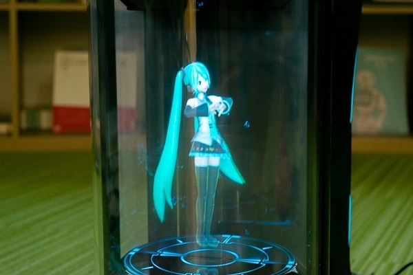 バーチャルホームロボット「Gatebox」で初音ミクのホームライブを体験したぞ！
