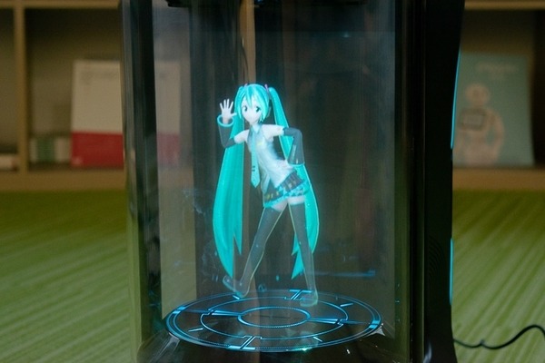 バーチャルホームロボット「Gatebox」で初音ミクのホームライブを体験したぞ！