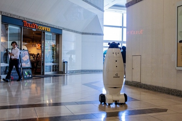 横浜ランドマークタワーで自律移動ロボットが警備業務を担当！三菱地所が各種ロボットの実証実験、SEQSENSEが参画