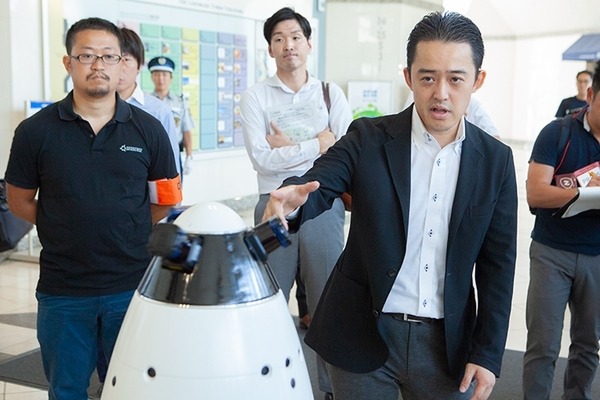 横浜ランドマークタワーで自律移動ロボットが警備業務を担当！三菱地所が各種ロボットの実証実験、SEQSENSEが参画
