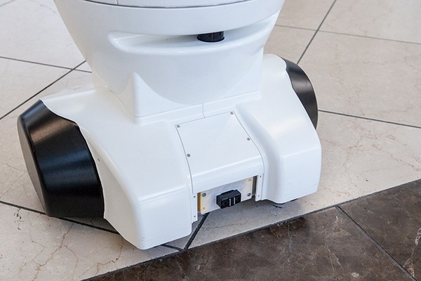 横浜ランドマークタワーで自律移動ロボットが警備業務を担当！三菱地所が各種ロボットの実証実験、SEQSENSEが参画