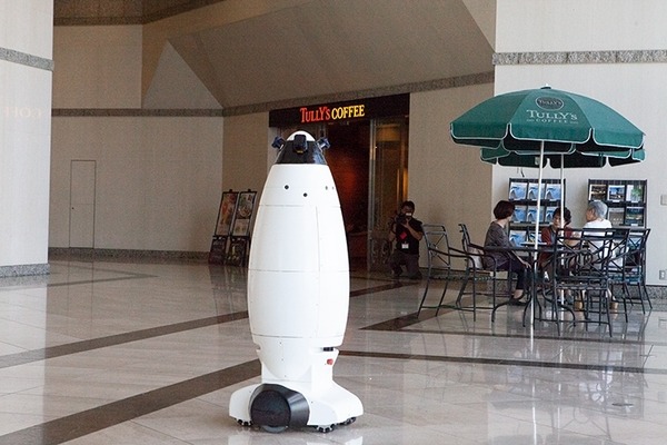 横浜ランドマークタワーで自律移動ロボットが警備業務を担当！三菱地所が各種ロボットの実証実験、SEQSENSEが参画