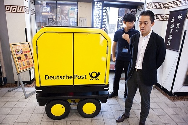 人について自走する運搬ロボットが横浜ランドマークタワーを走る！三菱地所がデリバリーや災害対応などユースケースを探る