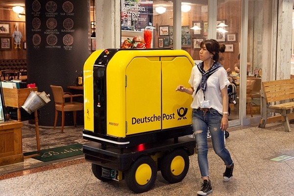 人について自走する運搬ロボットが横浜ランドマークタワーを走る！三菱地所がデリバリーや災害対応などユースケースを探る