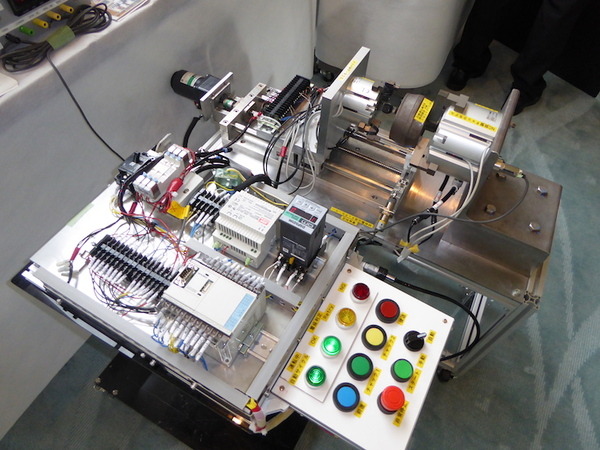 「急がば学べ」、北陸能開大パネルディスカッション「ロボットの進化でものづくりはどう変わるのか」で富山大・不二越・YKKの３氏が講演