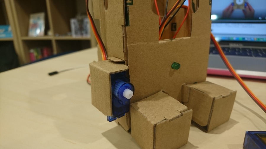 【本日発売！】ダンボールを素材にした「embot（エムボット）」の製品版を作ってみました！