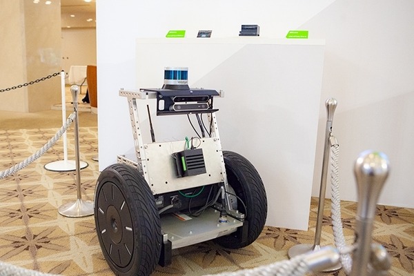 NVIDIAの自動運転型デリバリーロボットのコンセプトモデル「Carter」、本社でランチを運ぶ実証実験中！