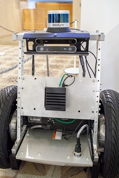 NVIDIAの自動運転型デリバリーロボットのコンセプトモデル「Carter」、本社でランチを運ぶ実証実験中！