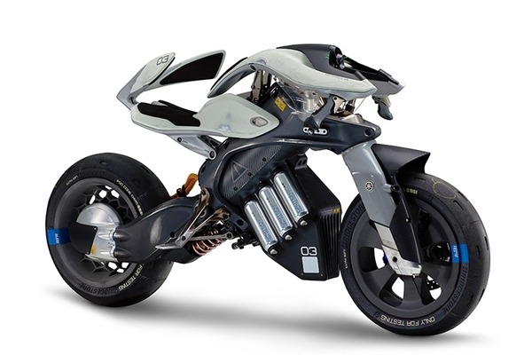 知能化と自律技術を搭載したヤマハ発AIオートバイ「モトロイド」がIDEAデザイン金賞を受賞