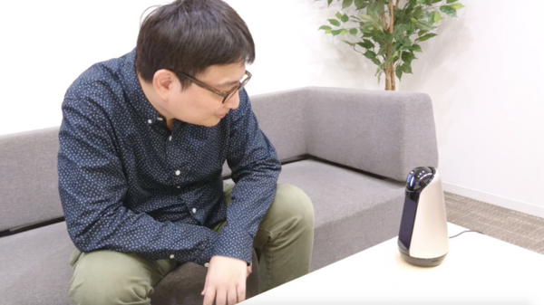 【本日配信】セコムやグーグル検索にも対応！ ソニーの家庭用ロボット「Xperia Hello!」 が大幅機能アップデート