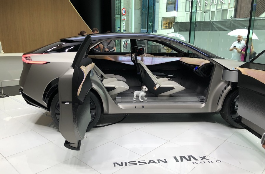 10体のaiboがお祝いダンス！ バラバラだけど可愛い　「GINZA PLACE」2周年記念企画