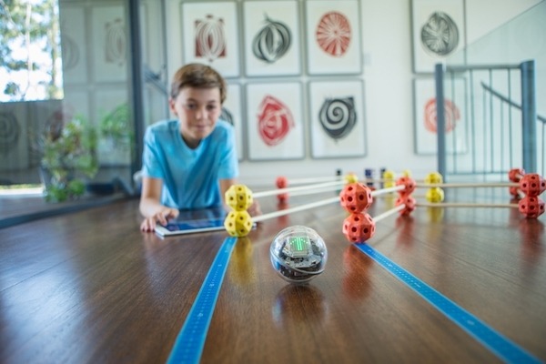 スフィロ、ロボットボール「Sphero BOLT」を10月19日発売　プログラミング可能な教育向けロボット