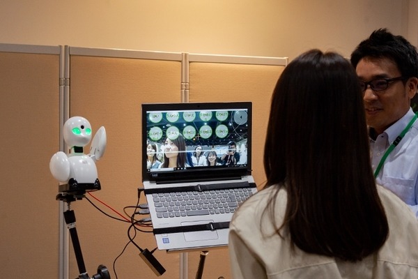 「寝たきりでも分身ロボットで働けるカフェ」が示す協働の未来　NTT東日本×オリィ研究所/講演会レポート