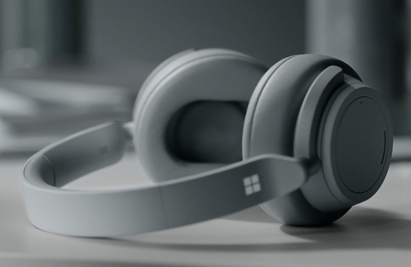 マイクロソフトがCortana搭載のヘッドホン「Surface Headphones」を発表