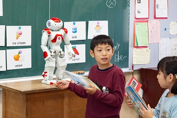 公立小学校でロボット「NAO」を英語教育に活用 ～生きた英語を学ぶ～ 相模原市教委【教育現場とロボット】