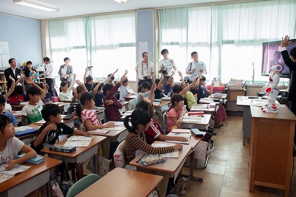 公立小学校でロボット「NAO」を英語教育に活用 ～生きた英語を学ぶ～ 相模原市教委【教育現場とロボット】
