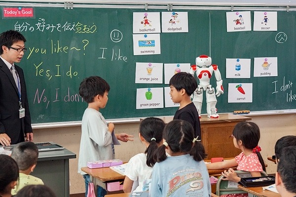 公立小学校でロボット「NAO」を英語教育に活用 ～生きた英語を学ぶ～ 相模原市教委【教育現場とロボット】