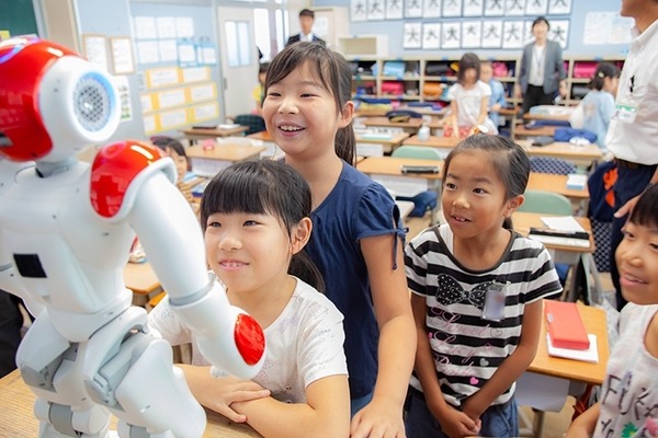 公立小学校でロボット「NAO」を英語教育に活用 ～生きた英語を学ぶ～ 相模原市教委【教育現場とロボット】