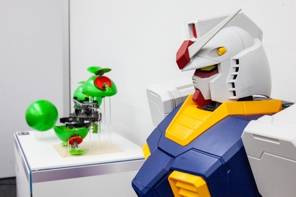 アムロとハロの夢の会話が実現！ガンダムの会話ロボット「ガンシェルジュ ハロ」と古谷徹氏が交わした音葉は