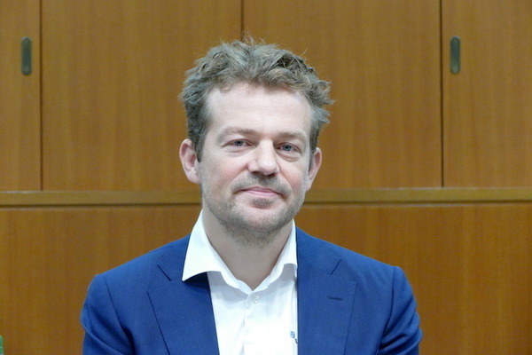 単なる最適化を超え、人とロボットで新しい価値を生み出す　UR社創業者が考える「インダストリー5.0」とは