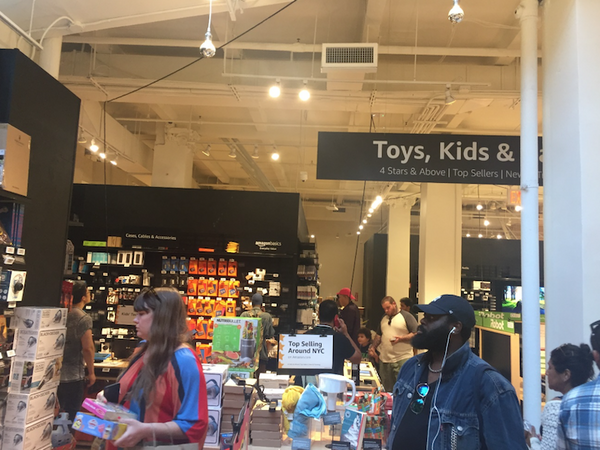 ニューヨークのAmazonの実店舗「4-Star」に行ってきた！　高評価の商品を2000点販売