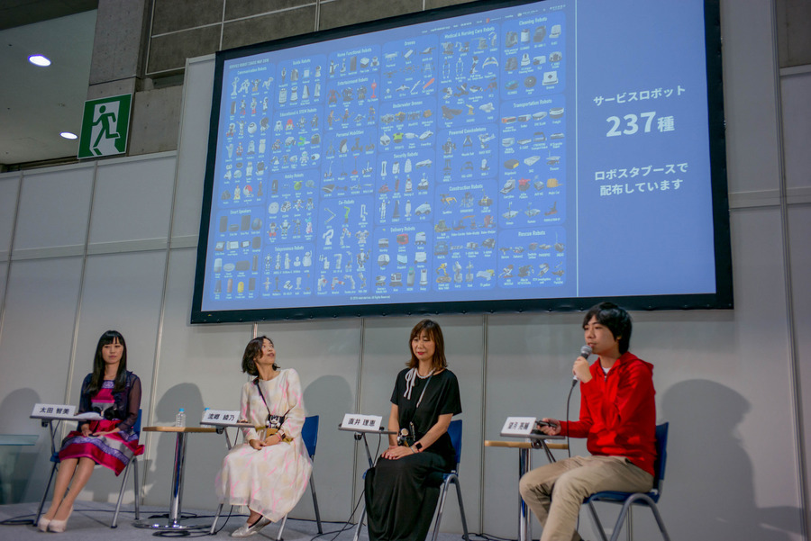 「ロボットとは会話しません」 —— 真の魅力はどこに？ ロボットと暮らす女性3名が本音で語る