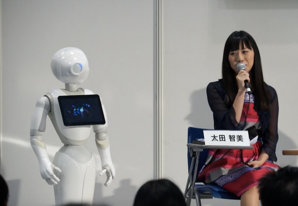 「ロボットとは会話しません」 —— 真の魅力はどこに？ ロボットと暮らす女性3名が本音で語る