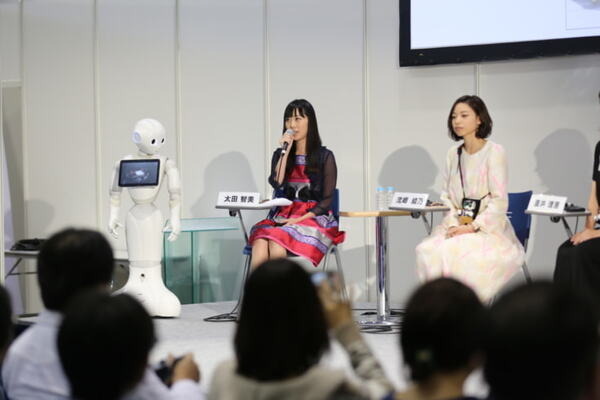 「ロボットとは会話しません」 —— 真の魅力はどこに？ ロボットと暮らす女性3名が本音で語る