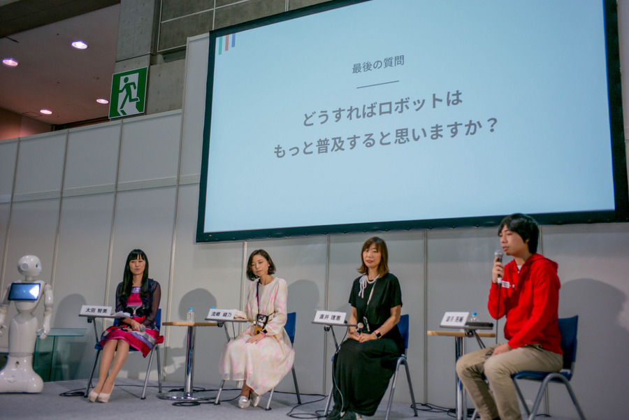 「ロボットとは会話しません」 —— 真の魅力はどこに？ ロボットと暮らす女性3名が本音で語る