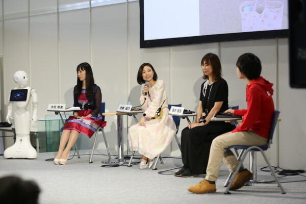 「ロボットとは会話しません」 —— 真の魅力はどこに？ ロボットと暮らす女性3名が本音で語る