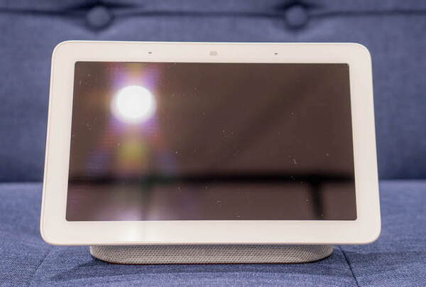 日本未発売の「Google Home Hub」を早速レビュー！ 小さくて可愛いディスプレイ搭載モデル